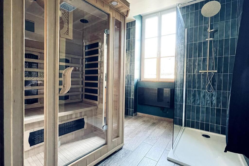 Love Room L' Orientale / Jacuzzi / Sauna Chateau-Landon Exterior photo