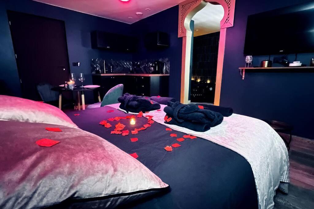 Love Room L' Orientale / Jacuzzi / Sauna Chateau-Landon Exterior photo